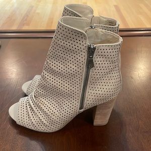 NWOT Report Heels